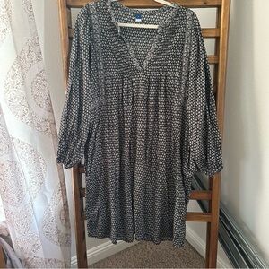 Old Navy Black & White Printed Peasant Long Sleeve Dress